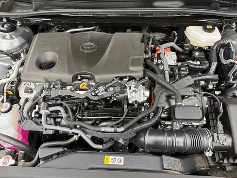 Certified 2025 Toyota Camry SE FWD image 9