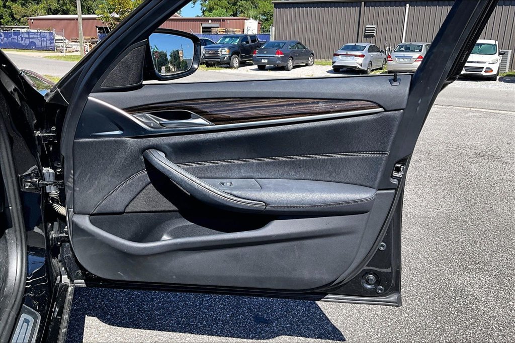 Used 2023 BMW 540i w/ Convenience Package RWD image 28