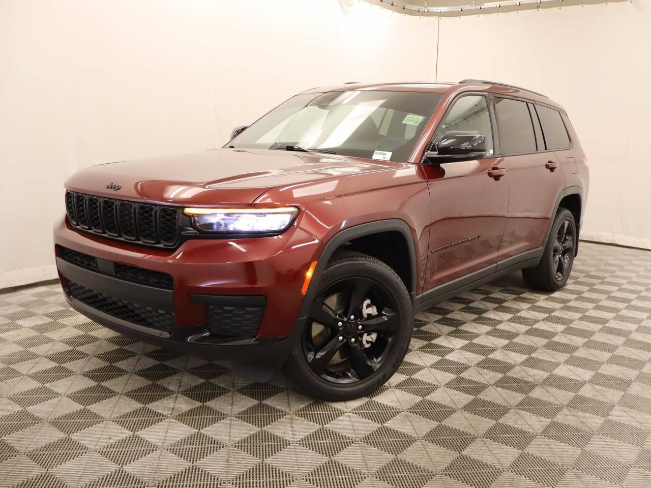 Used 2023 Jeep Grand Cherokee L Laredo AWD/4WD image 1