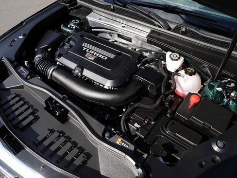 Used 2024 Cadillac XT4 Luxury w/ Cold Weather Package image 37