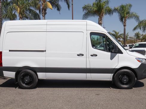 Used 2025 Mercedes-Benz Sprinter 2500 image 10