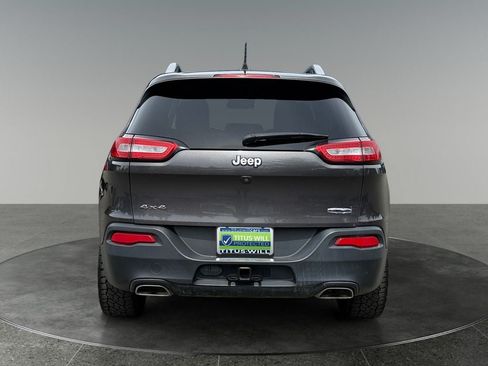 Used 2018 Jeep Cherokee Latitude Plus w/ Comfort/Convenience Group AWD/4WD image 8