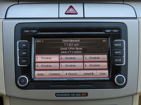 Used 2010 Volkswagen Passat Komfort FWD image 19