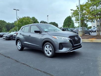New 2025 Nissan Kicks Play S
