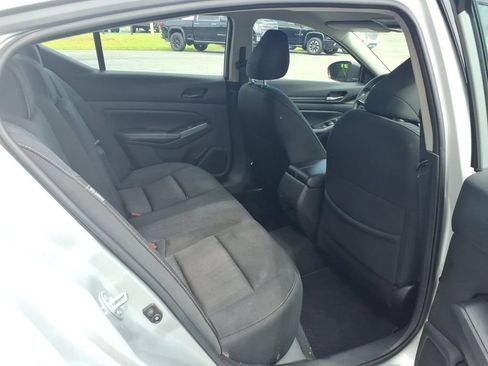 Used 2024 Nissan Altima 2.5 SV FWD image 12