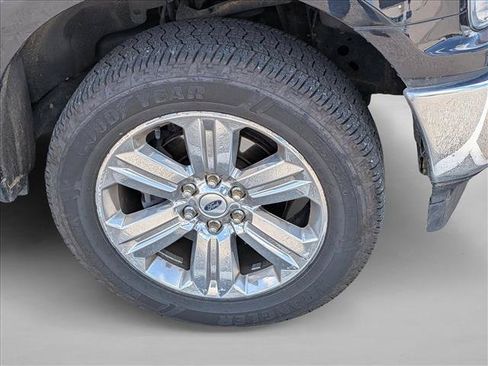 Used 2018 Ford F150 XLT w/ Equipment Group 302A Luxury AWD/4WD image 3