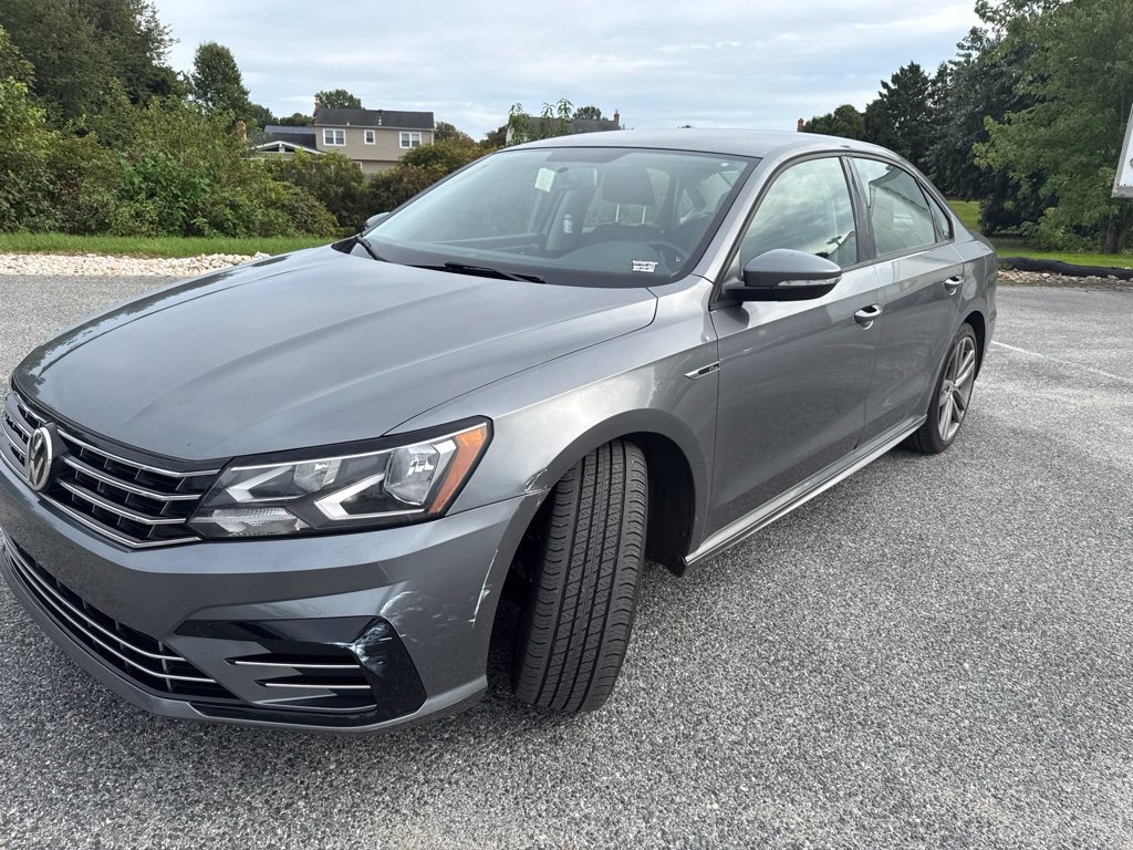 Used 2018 Volkswagen Passat 2.0T R-Line FWD image 8