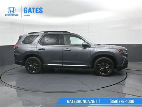 Certified 2025 Honda Pilot Touring image 4