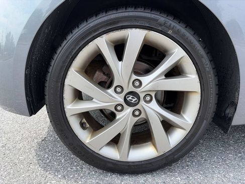 Used 2017 Hyundai Veloster FWD image 27