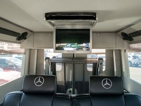 Used 2010 Mercedes-Benz Sprinter 2500 image 36
