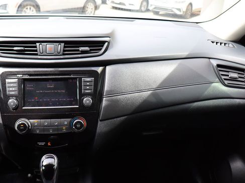 Used 2018 Nissan Rogue S FWD image 44