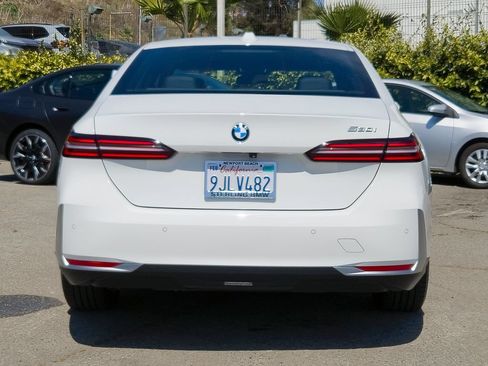 Used 2024 BMW 530i w/ Premium Package RWD image 26
