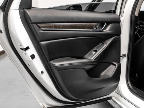 Used 2019 Honda Accord Touring image 40