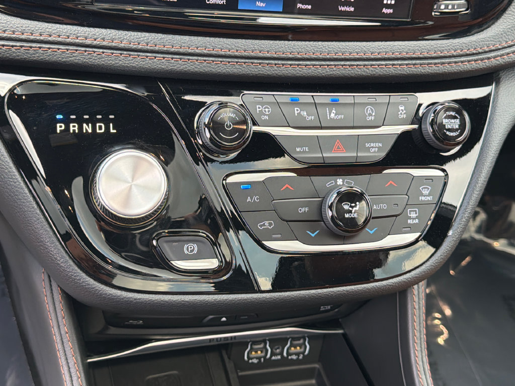 Used 2024 Chrysler Pacifica Pinnacle AWD/4WD image 30
