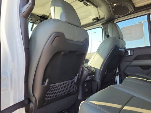 New 2025 Jeep Gladiator Mojave w/ Convenience Group image 14