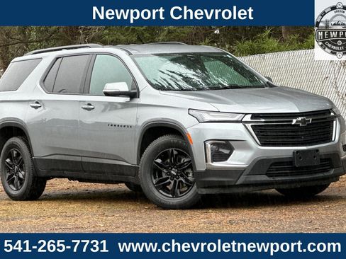 Used 2023 Chevrolet Traverse LT w/ Midnight/Sport Edition image 2