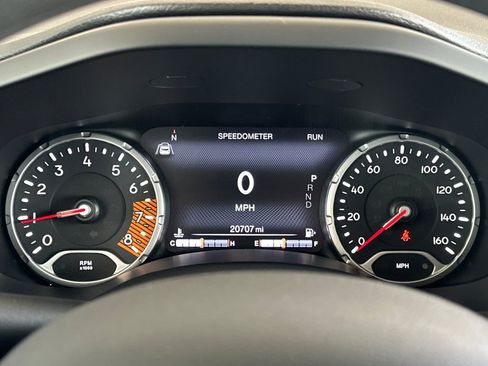 Used 2023 Jeep Renegade Latitude AWD/4WD image 24