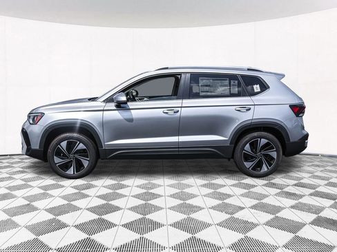 New 2025 Volkswagen Taos SE image 9
