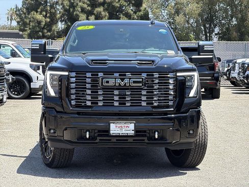 Used 2025 GMC Sierra 2500 Denali Ultimate AWD/4WD image 2