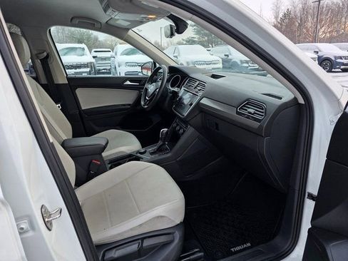 Used 2021 Volkswagen Tiguan SE image 11
