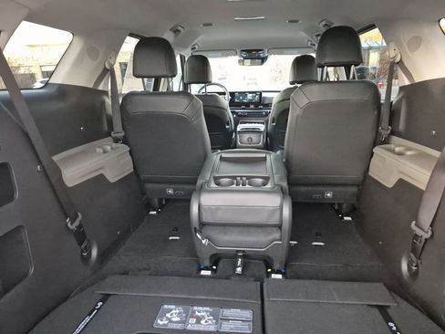 New 2026 Kia Carnival LXS FWD image 13