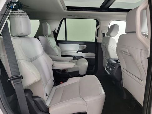 Used 2025 Ford Expedition Platinum AWD/4WD image 17