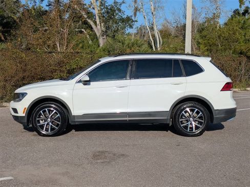 Used 2021 Volkswagen Tiguan SE w/ Panoramic Sunroof Package image 2