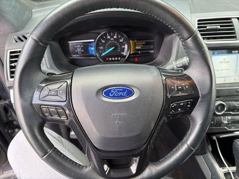 Used 2017 Ford Explorer XLT w/ Equipment Group 202A image 5