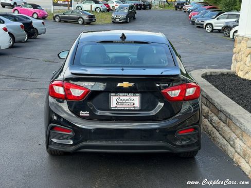 Used 2018 Chevrolet Cruze Premier w/ Premier True North Edition FWD image 12
