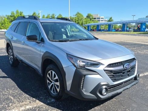 Used 2024 Subaru Outback Premium AWD/4WD image 5