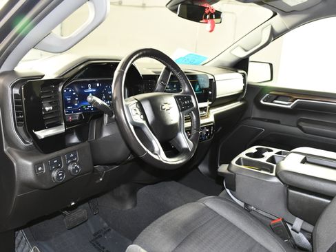 Used 2022 Chevrolet Silverado 1500 LT AWD/4WD image 2