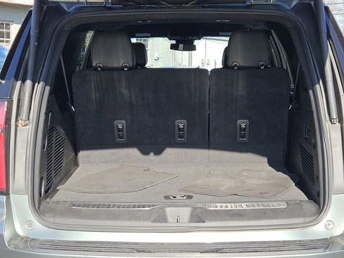 Used 2023 Chevrolet Suburban Premier image 9