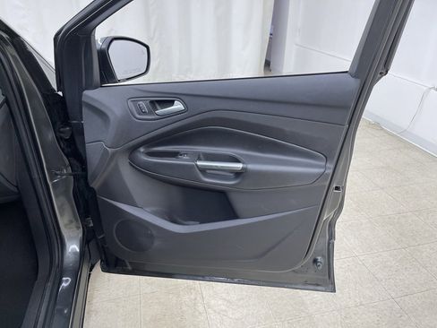 Used 2017 Ford Escape SE w/ Equipment Group 201A image 9