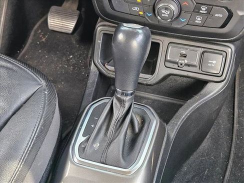 Used 2018 Jeep Renegade Limited w/ UConnect 8.4 Nav Group image 10