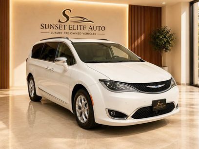 Used 2020 Chrysler Pacifica Limited w/ Advanced Safetytec Group