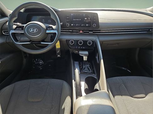 Used 2025 Hyundai Elantra SE FWD image 15