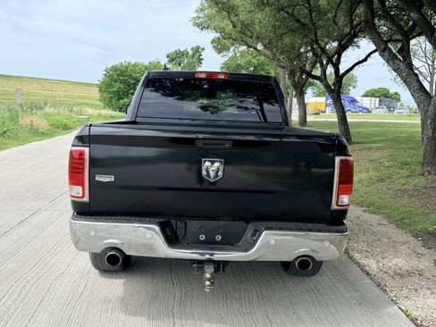 Used 2018 RAM 1500 Laramie RWD image 9
