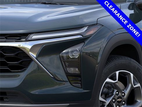 New 2025 Chevrolet Trax LT w/ Driver Confidence Package image 10