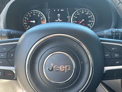 Used 2018 Jeep Renegade Latitude image 25