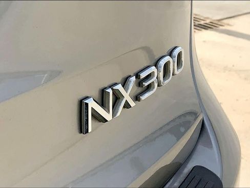 Used 2018 Lexus NX 300 image 27