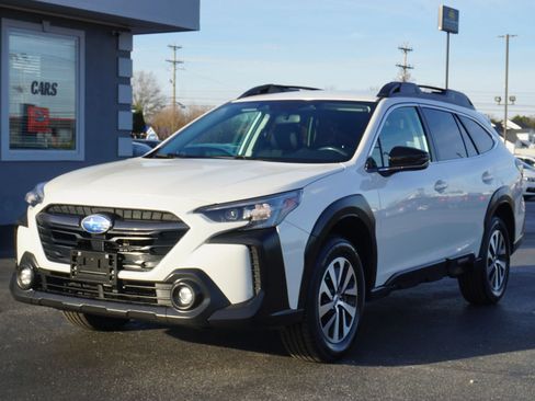 Used 2024 Subaru Outback Premium image 1