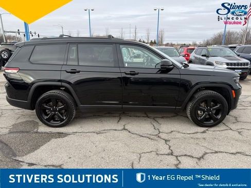 Used 2023 Jeep Grand Cherokee L Limited w/ Black Appearance Package image 4