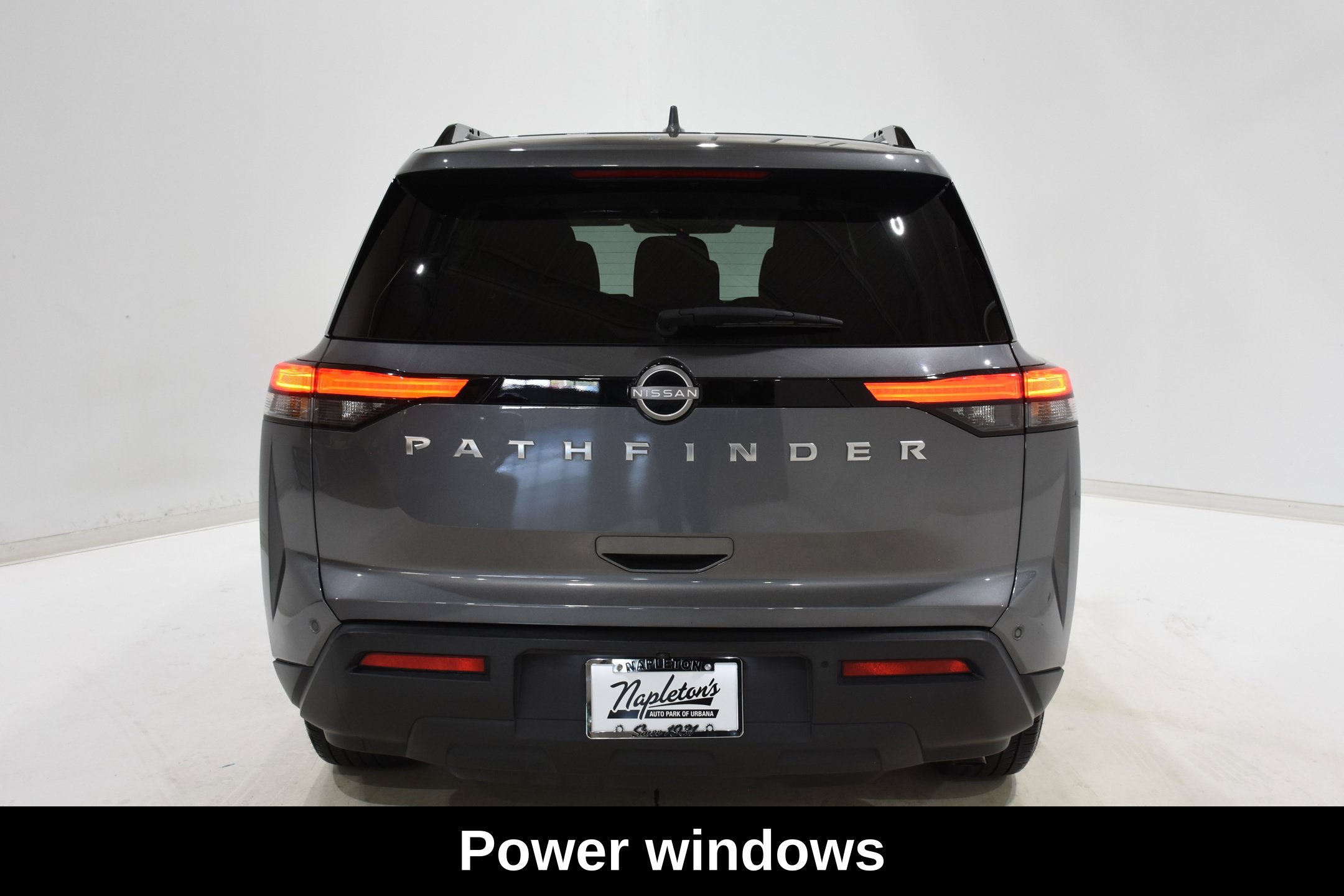 Used 2025 Nissan Pathfinder SV FWD image 6