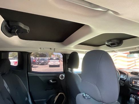 Used 2015 Jeep Renegade Latitude w/ Popular Equipment Group FWD image 7