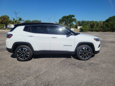 Used 2023 Jeep Compass Limited AWD/4WD image 5