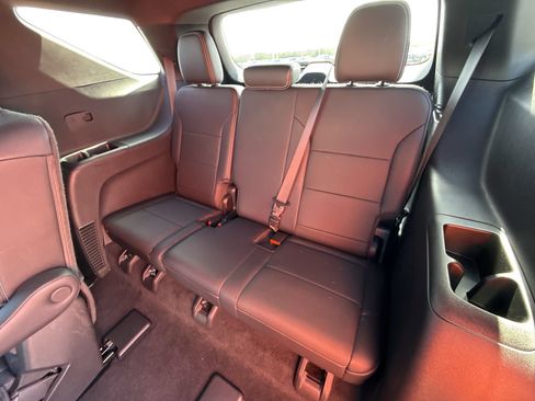 Used 2026 Chevrolet Traverse LT FWD image 25