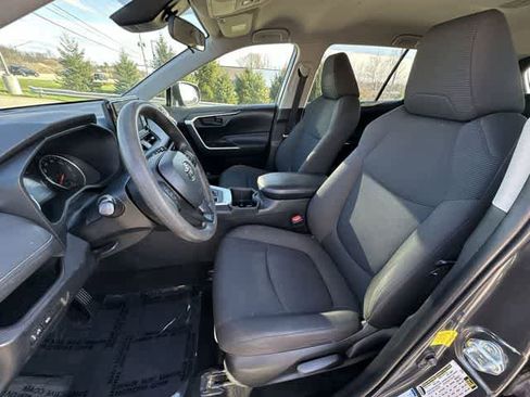 Used 2022 Toyota RAV4 LE image 16