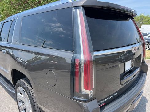 Used 2020 Cadillac Escalade ESV Luxury AWD/4WD image 13