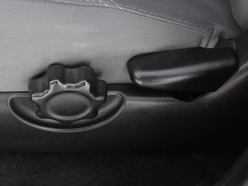 Used 2021 Toyota Tacoma SR w/ SR Convenience Package image 18