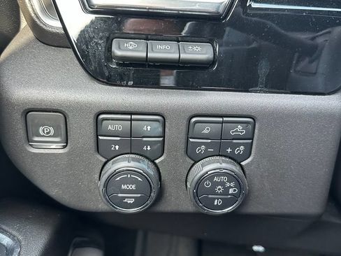 Used 2023 Chevrolet Silverado 1500 High Country w/ High Country Premium Package AWD/4WD image 33